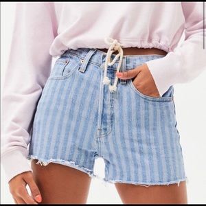 NWT Levi’s striped denim shorts